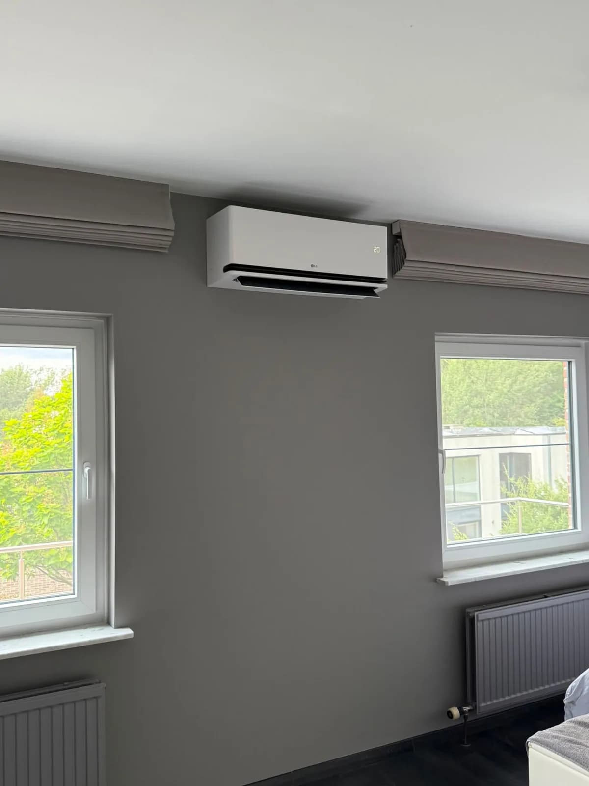 LG airco binnenunit in een slaapkamer