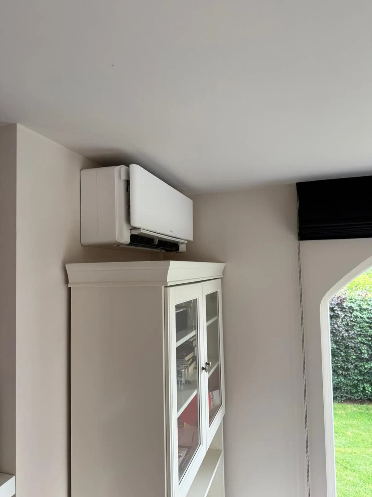 Daikin airco binnenunit in woonkamer
